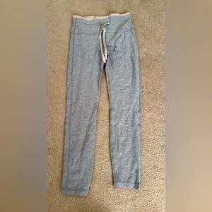 VUORI soft leggings with tie waist size small